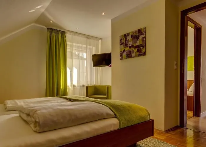 Restaurant Weihenstephaner Stuben מלון 3*