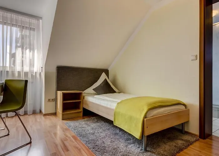 Restaurant Weihenstephaner Stuben מלון 3*