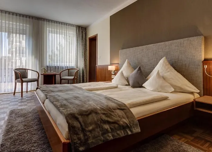 מלון Restaurant Weihenstephaner Stuben לנדשט